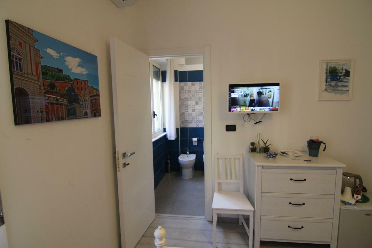 "7 Sorelle B&B" Camere In Pieno Centro Citta Con Bagno Privato, Free High Speed Wi-Fi, Netflix Cosenza Exterior photo